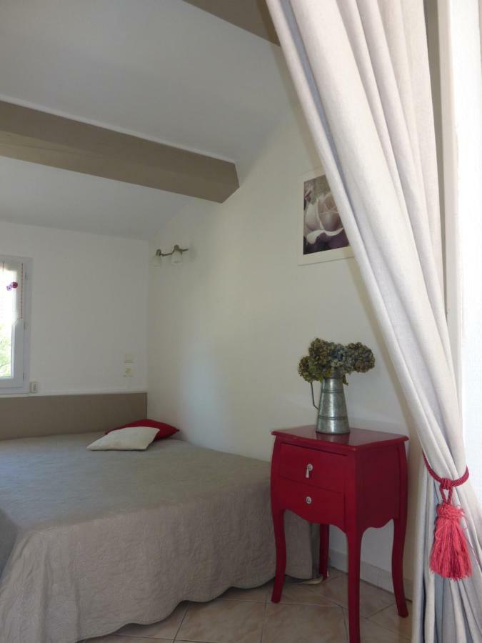 Gréoux-les-Bains Residence Les Ecureuils מראה חיצוני תמונה